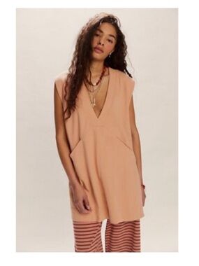 Sleeveless V-Neck Tunic Top in Dusty Peach